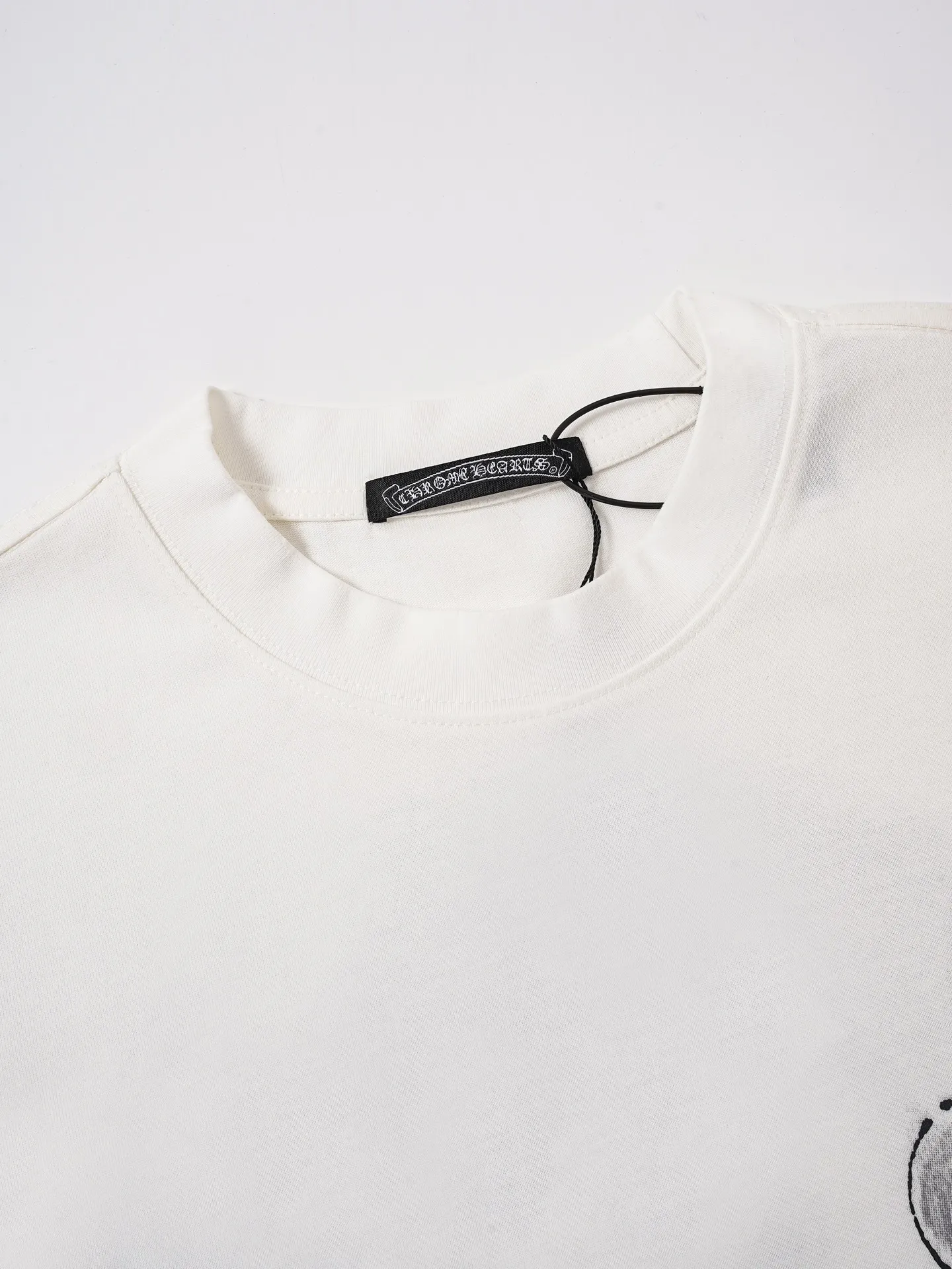 Chtome Hearta/ T g， ， 。 Same Style , 。 ， Series， 。 ! ， ， 。 ， ， ， ， ！ ， ，Breathable ， ， ， ， ！ ：Black、White Size：S-XL